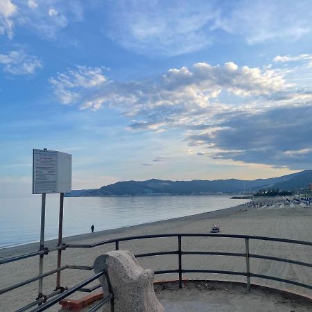 Hotel Due Passi Dal Mare Savona Zewnętrze zdjęcie