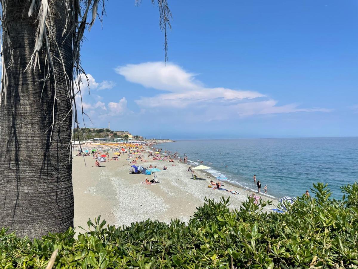 Hotel Due Passi Dal Mare Savona Zewnętrze zdjęcie